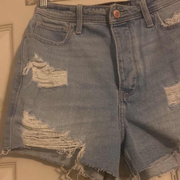Hollister Ultra High Rise Mom Shorts - Picture 7 of 7